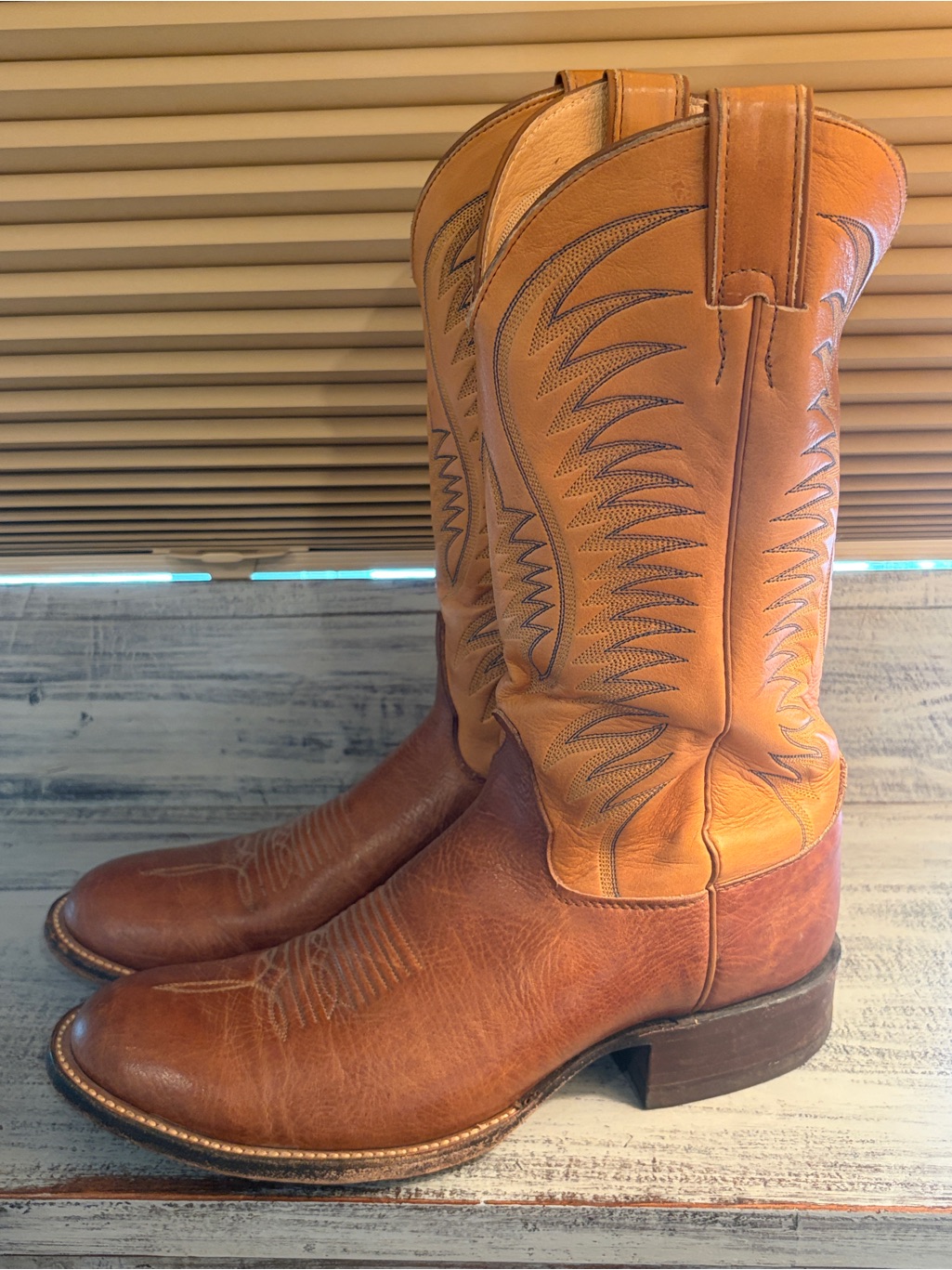 Vintage Justin Cowhide Cowboy Boots Mens 9.5 D Style 2622 Tan Brown Leather